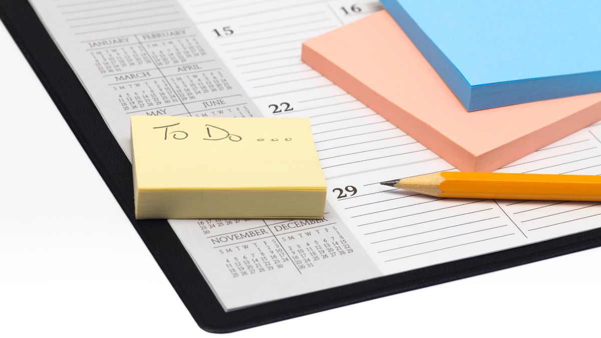 calendar and post-it notes