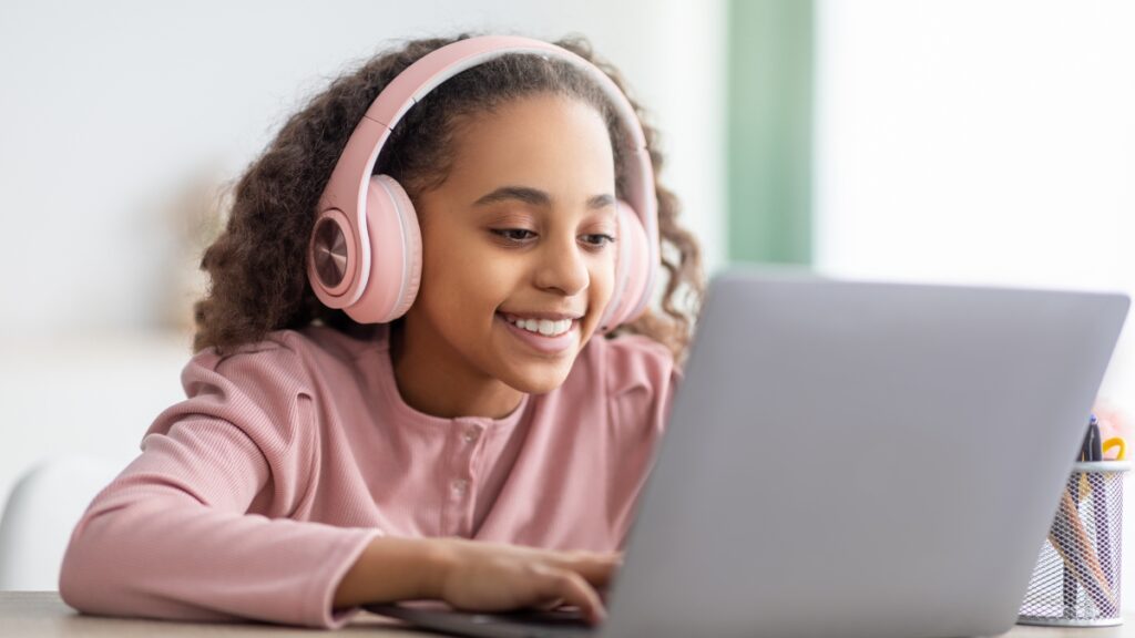 preteen girl laptop